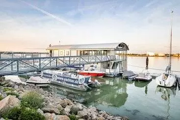 Yachter Club Modrá čajka