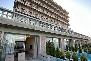 Saint Georges Hotel & Resort