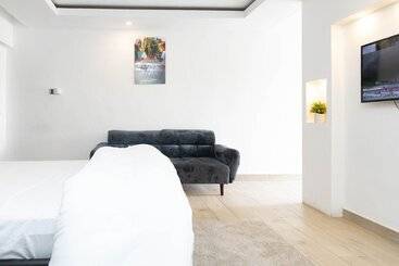 7 Brothers Apartments