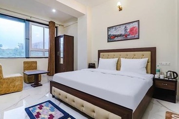 Fabhotel Maira Heights