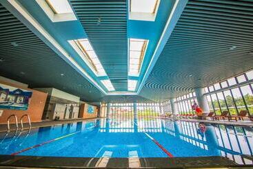 Отель Four Points By Sheraton Heyuan Resort