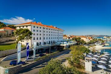 호텔 Brown Beach House & Spa