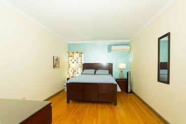 آپارتمانهای توریستها New Kingston Guest Apartments At Abbey