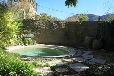 פנסיון Villa Reinet Guest House