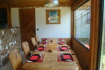 تختخواب و صبحانه Chambres D'hôtes Le Génépi