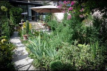 Maison D Hôtes Des Toits En Ville B&b