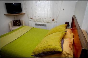 Maison D Hôtes Des Toits En Ville B&b