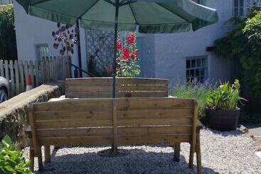 The Cromwell Arms Inn