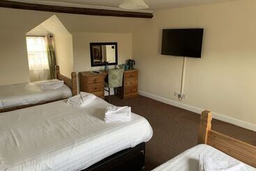 The Cromwell Arms Inn