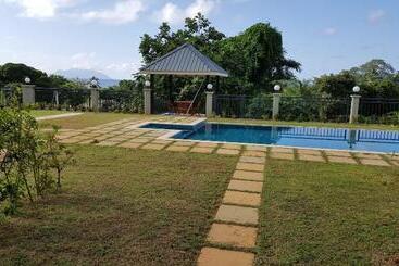 پانسیون Bambous River Lodge