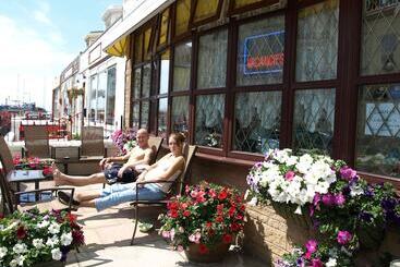 Waverley House Apartments