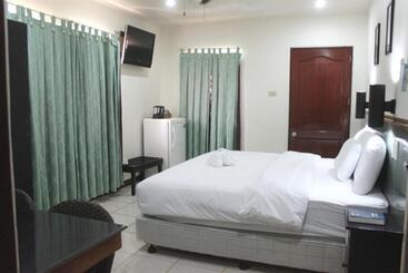 Hotel Lost Horizon Beach Dive Resort