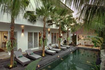 ホテル Room & Vespa 4