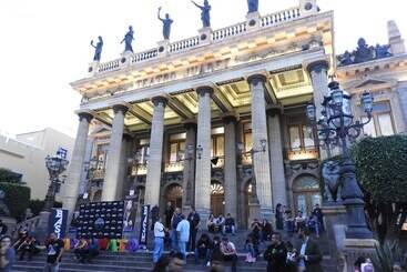 هتل El Viejo Zaguan By Lunian