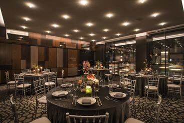 هتل Emc2, Autograph Collection