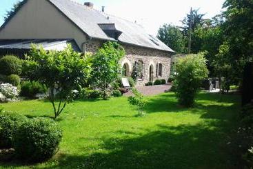 ベッドアンドブレックファースト Patis De Cahot Au 108