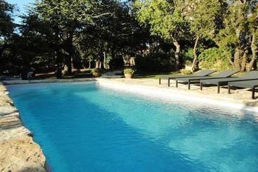 تختخواب و صبحانه La Chênaie De Gordes