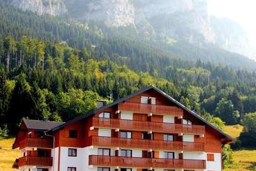 Жильё для туристов Appartement Confortable A Thollon Les Memises Avec Vue