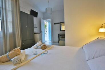 آپارتمانهای توریستها Kini Bay