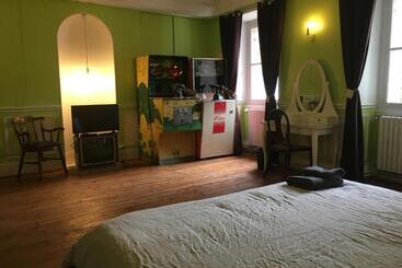 Aamiaismajoitus (B&B) Château De Seurre   No Boring People Please   O6 Io 66 95 83