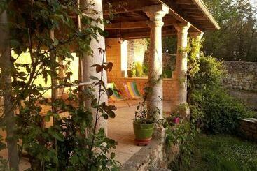 مبيت وإفطار Le Logis Du Peu Girard