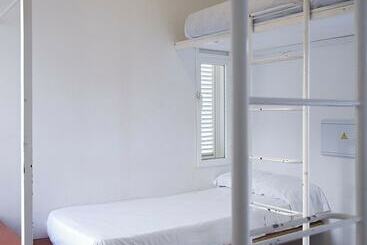 Albergue Inturjoven Aguadulce   Hostel