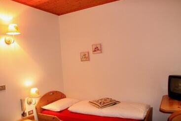 Отель Garni Biancaneve Ruffrè Mendola