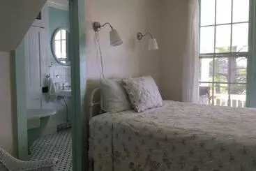 ホテル Wades Point Inn On The Bay