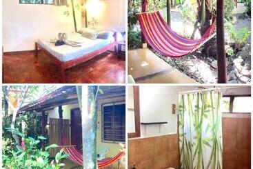 호텔 Tropical Sands Dominical