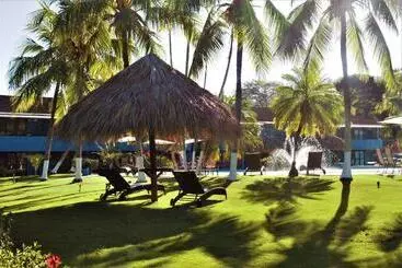 Beach Break Resort & Cr Surf Camp