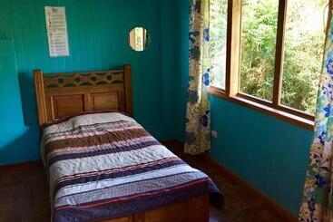 הוסטל Spanish By The River   Turrialba