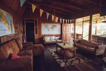 ユースホステル Spanish By The River   Turrialba