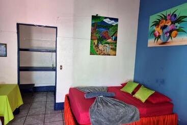 تختخواب و صبحانه Cabinas Tortuguero Natural