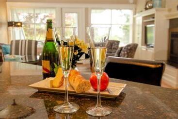 Crown Mansion Boutique Hotel & Villas