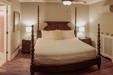 Crown Mansion Boutique Hotel & Villas