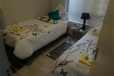 Отель Hillcrest Self-catering Holiday Apartment