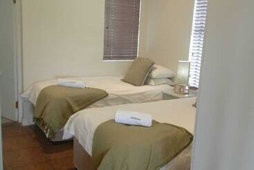 Hotelli Paddabult Self Catering Cottages