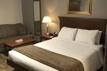 هتل Talbot Trail Inn & Suites