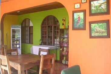 تختخواب و صبحانه Aparthotel Villa Pacande & Suites