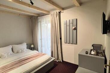 민박 Garden Retreat