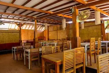 هتل Reddoorz At Ocean 2 Gili Trawangan