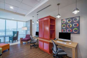 هتل Home2 Suites By Hilton Bowling Green