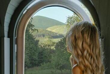 リゾートホテル Enniskeen Estate & Forest Spa Boutique Riverside Glamping Cabins