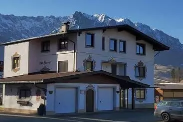 ホテル Gästehaus Fahringer