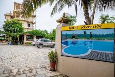 هتل Riverside With Swimming Pool