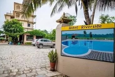 هتل Riverside With Swimming Pool