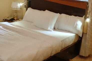 Naptin Executive Hotel And Suites