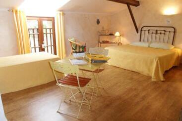 Bed and Breakfast L'estapade Des Tourelons