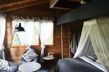 تختخواب و صبحانه Orion Tree Houses
