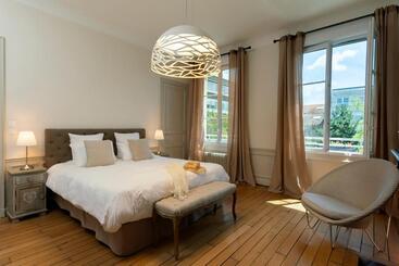 تختخواب و صبحانه La Demeure Des Sacres   Cathédrale